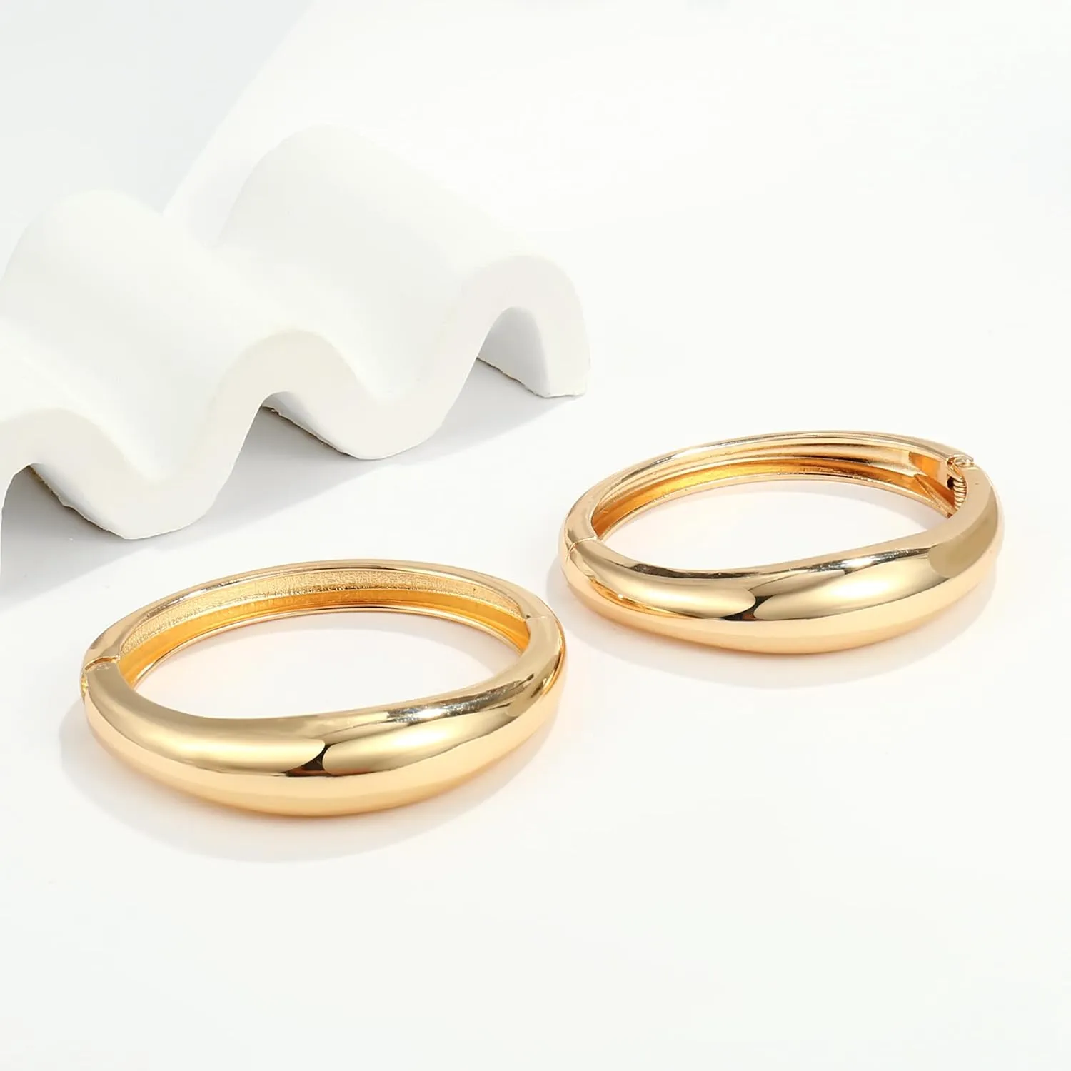 2Pcs Bangle Bracelets for Women Gold Arm Cuff 14k Gold Plated Chunky Gold Bangle Set Hinged Cuff Bracelets Trendy Arm Cuff Jewelry for Women