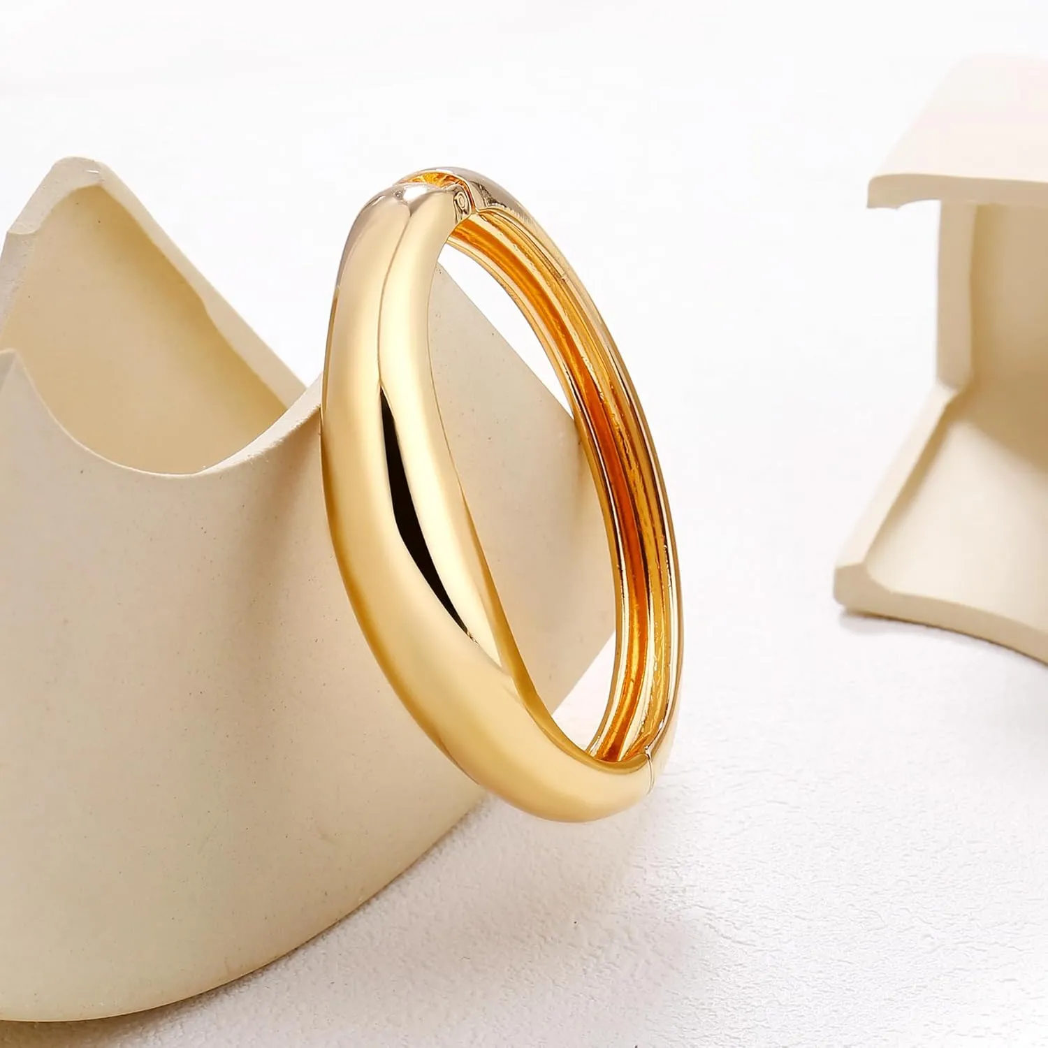 2Pcs Bangle Bracelets for Women Gold Arm Cuff 14k Gold Plated Chunky Gold Bangle Set Hinged Cuff Bracelets Trendy Arm Cuff Jewelry for Women