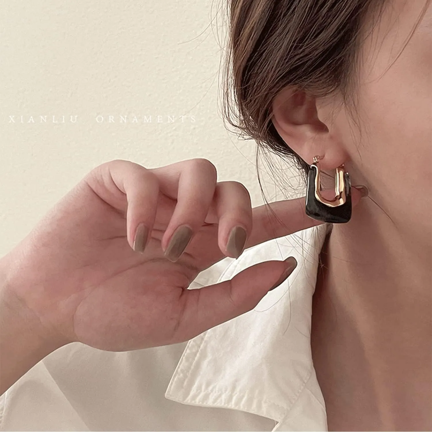 Chunky Clear Retro U Shaped Hoop Minimalist Square Resin Huggie Earrings for Women