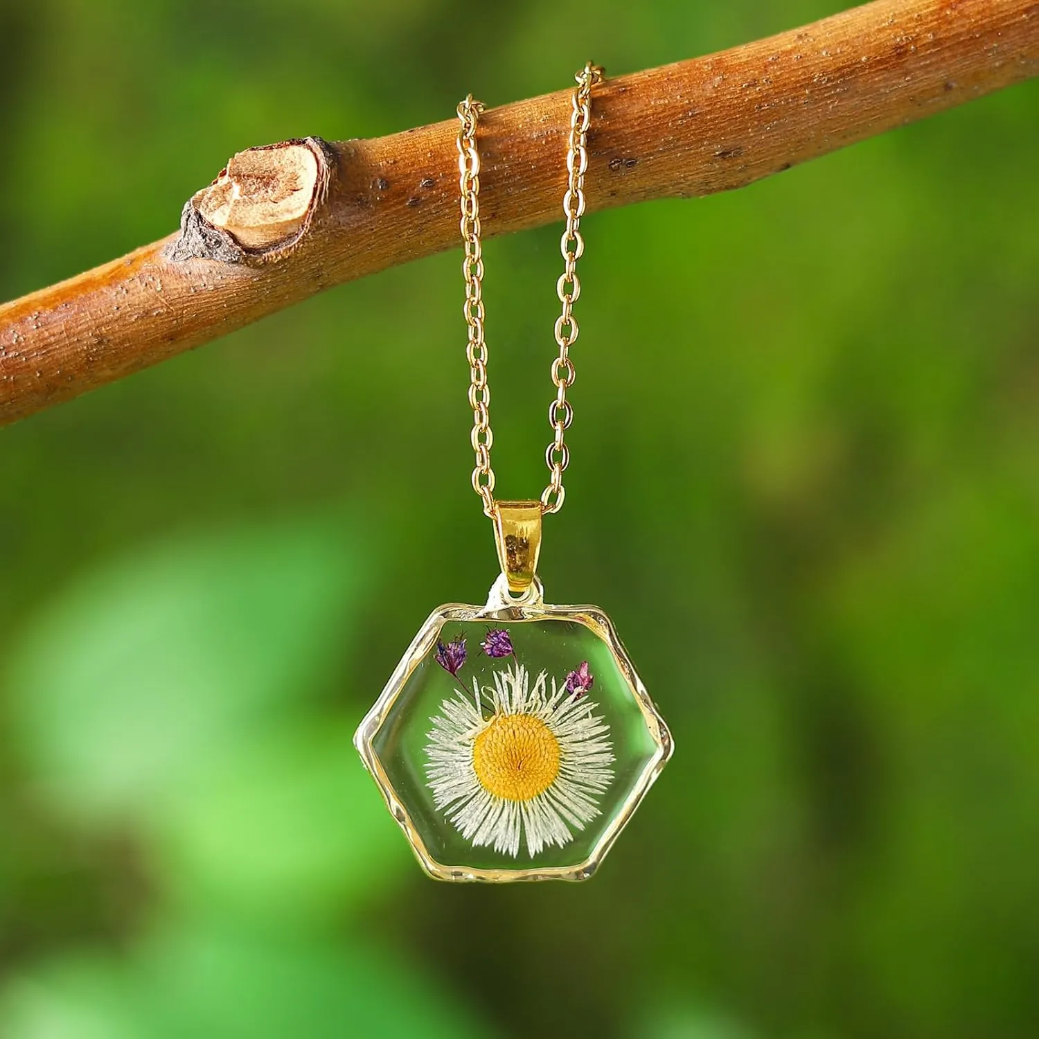 FM FM42 Multicolor Dried Natural Real Flowers Gold-tone Hexagon Shaped Simulated Resin Pendant Necklace