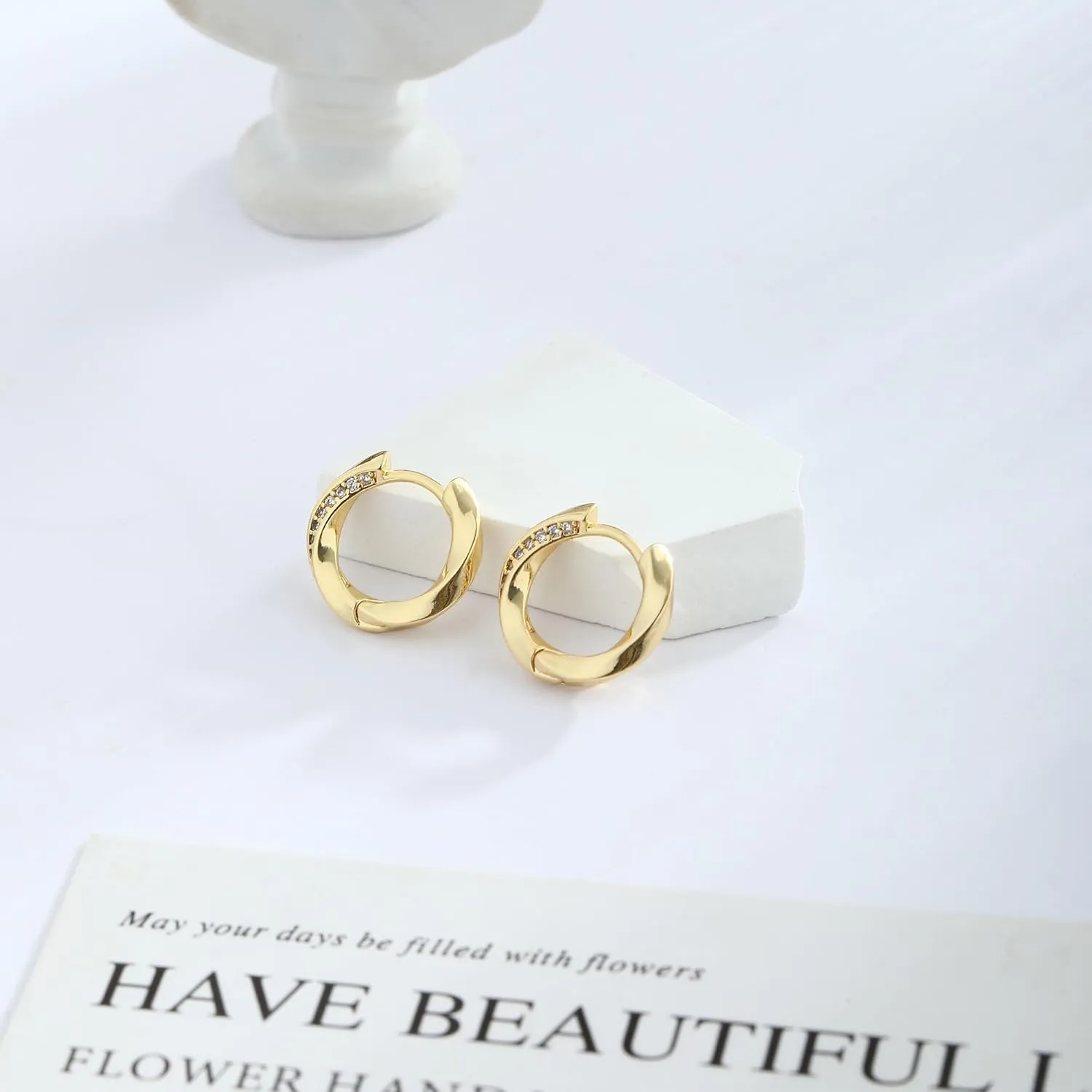 Gold Earrings for Women Hypoallergenic Huggie Earrings Gold Plated Twisted Huggie Hoop Earring Diamond Hoop Earrings for Women Lightweight Chunky Hoop Earrings Jewelry for Gifts