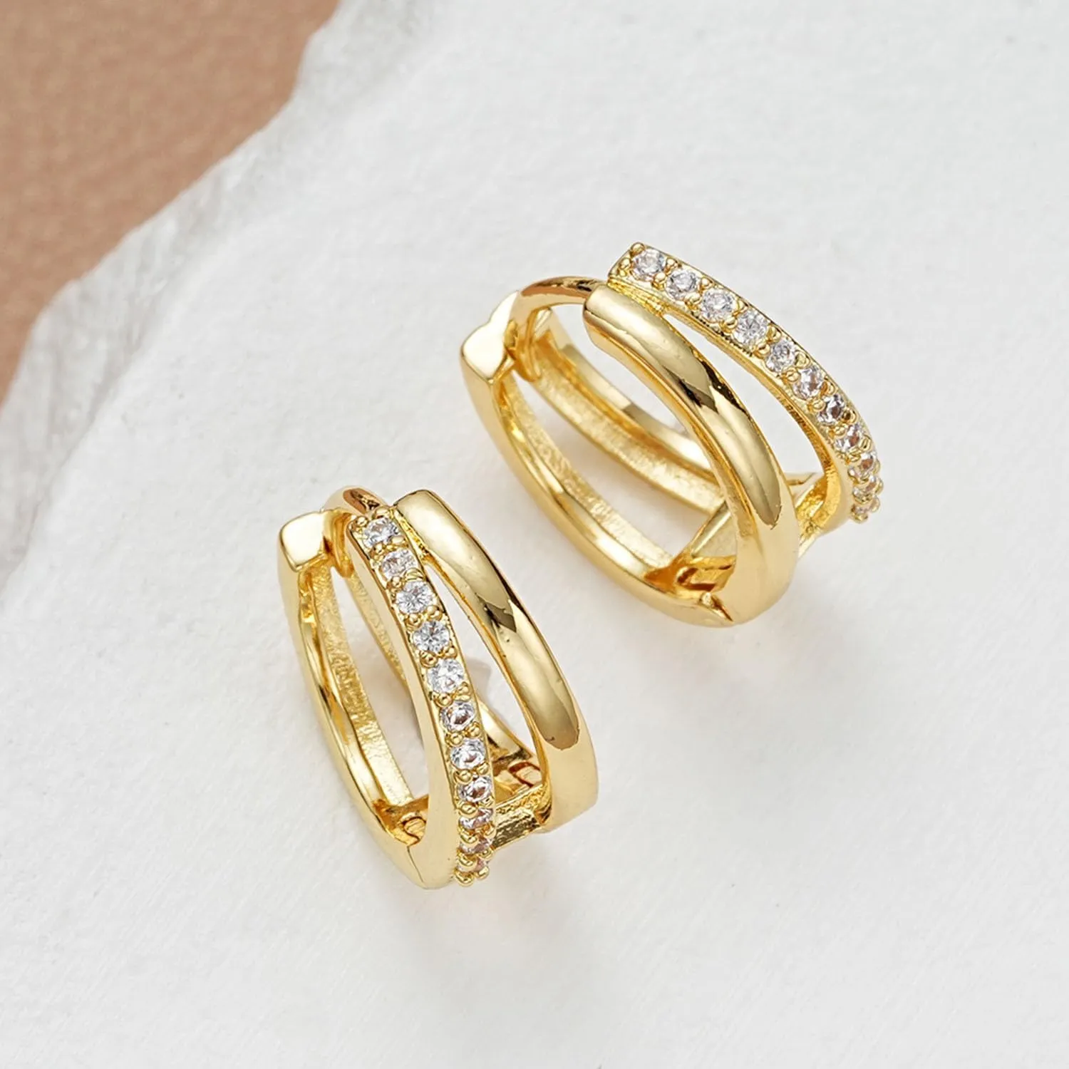 Gold Huggie Earrings for Women Trendy Gold Huggie Hoop Earrings Dainty Minimalist Earrings Simple Hypoallergenic Huggie Earrings Jewelry Gift
