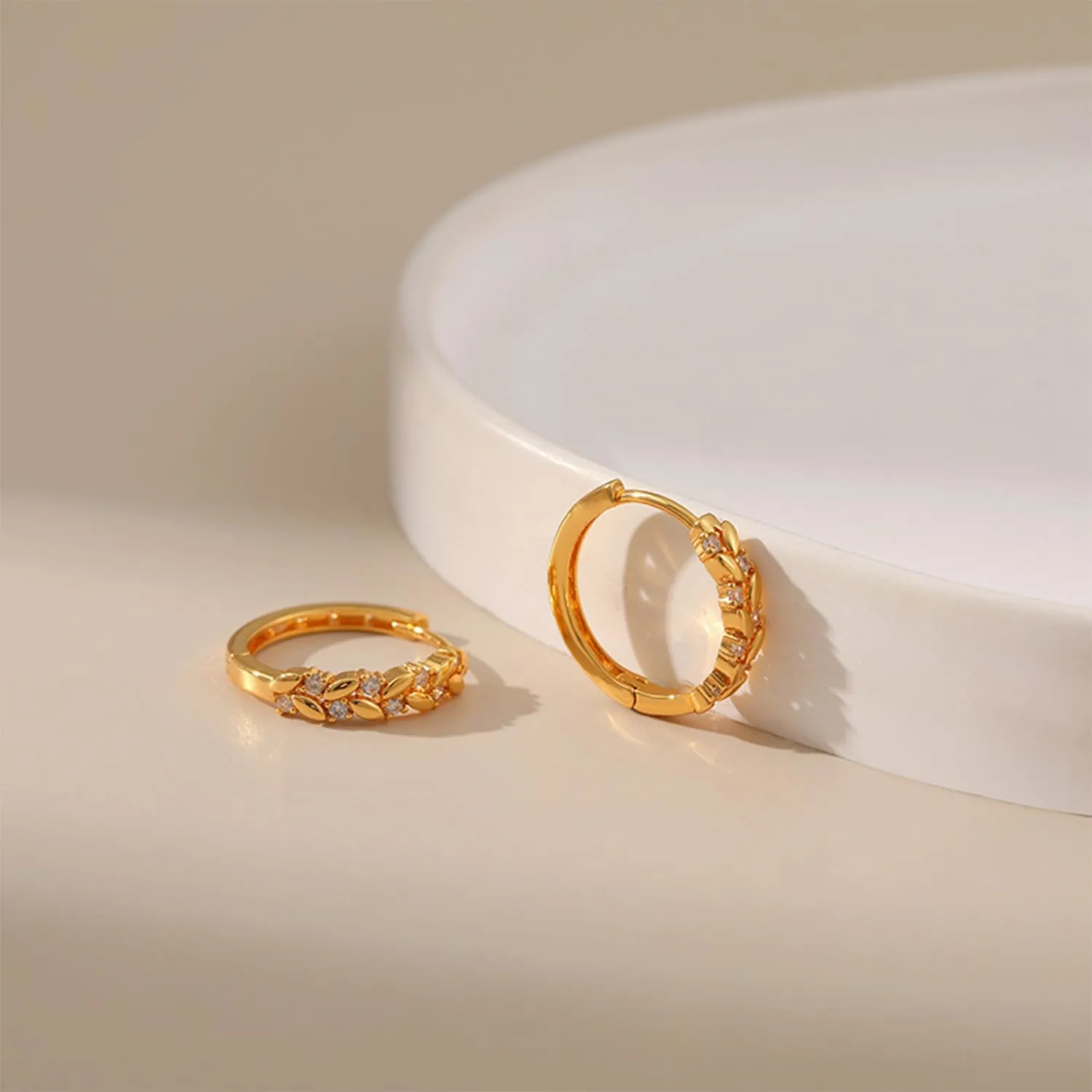 Gold Shell Earrings Beach Earrings for Women Seashell Earrings Gold Hoop Earrings 18K Gold Earrings for Women Trendy Statement Dangle Earrings