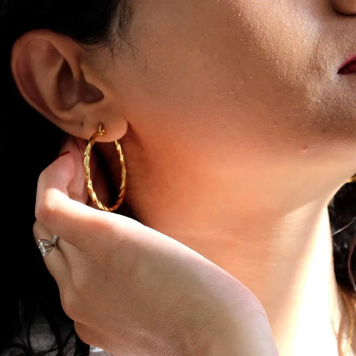 Jinxiuge 12 Pairs Gold Hoop Earrings Set Stainless Steel Twisted Round Small Chunky Hoop Earrings for Women
