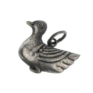 Little sterling silver duck, in the style of antique Ming pendants. 18x14x6mm. Pkg of 1. b18-0101(e)