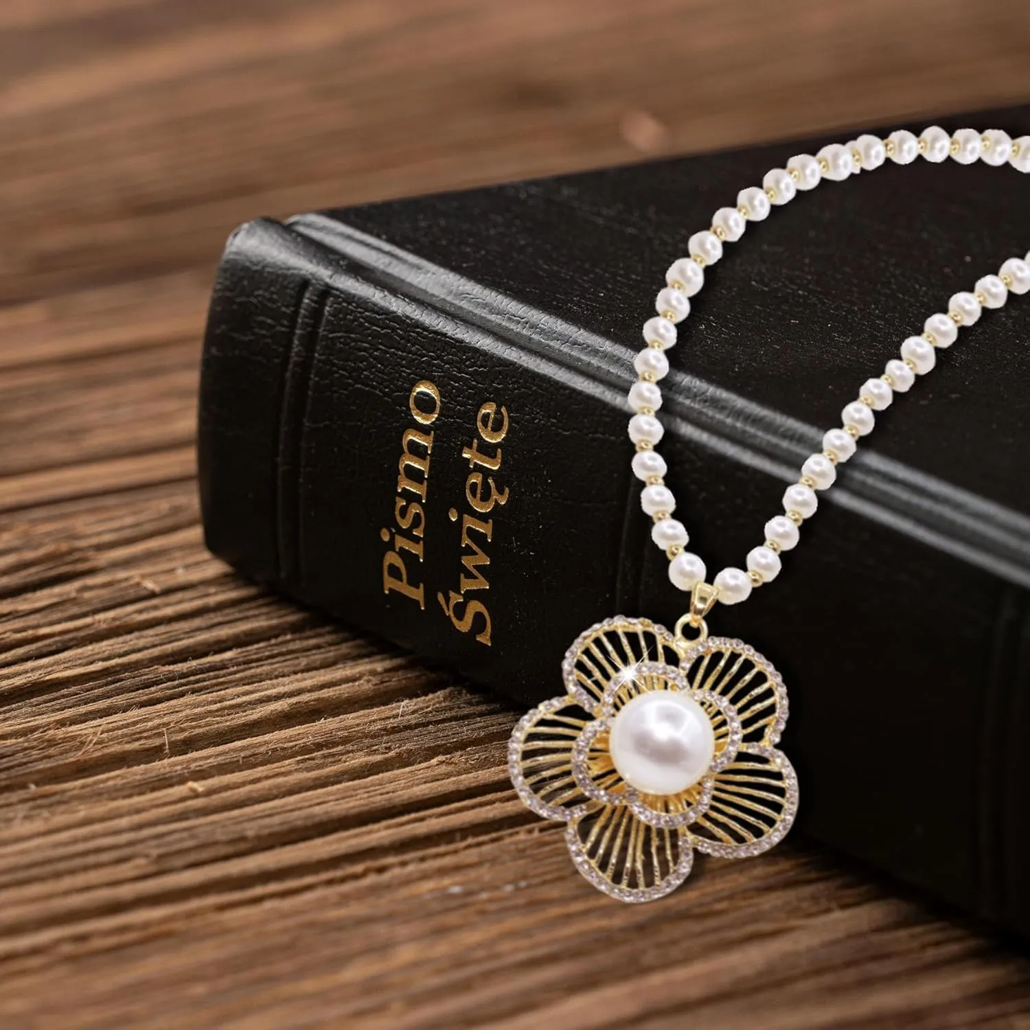 Long Crystal Flower Pendant Necklace for Women Large Rhinestone Floral Pendant Pearl Beaded Necklaces Gold Plated Sweater Statement Necklace Fashion Jewelry for Women