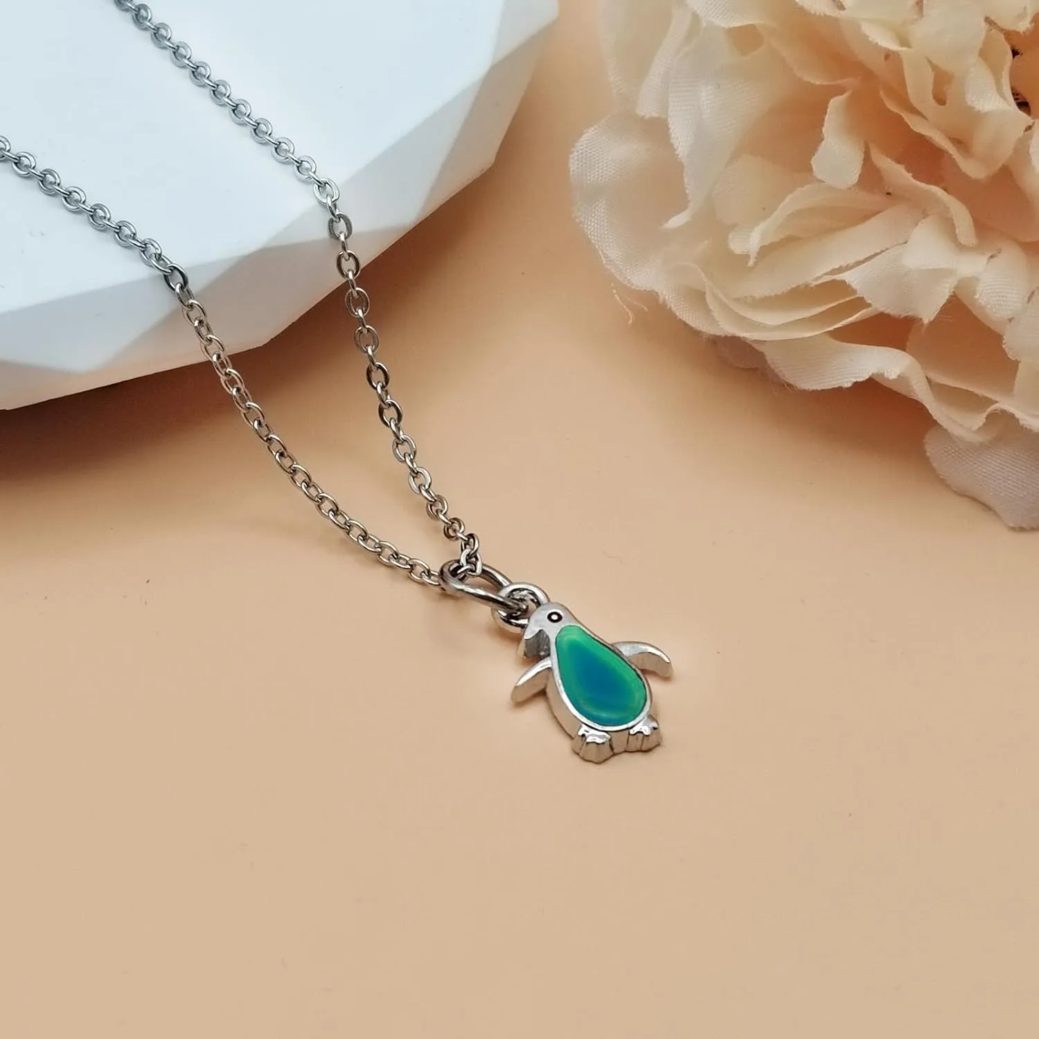 Ocean Color Changing Necklace Temperature Sensing Necklace Color Changing Mood Jewelry for Women Sea Animal Lover Gifts