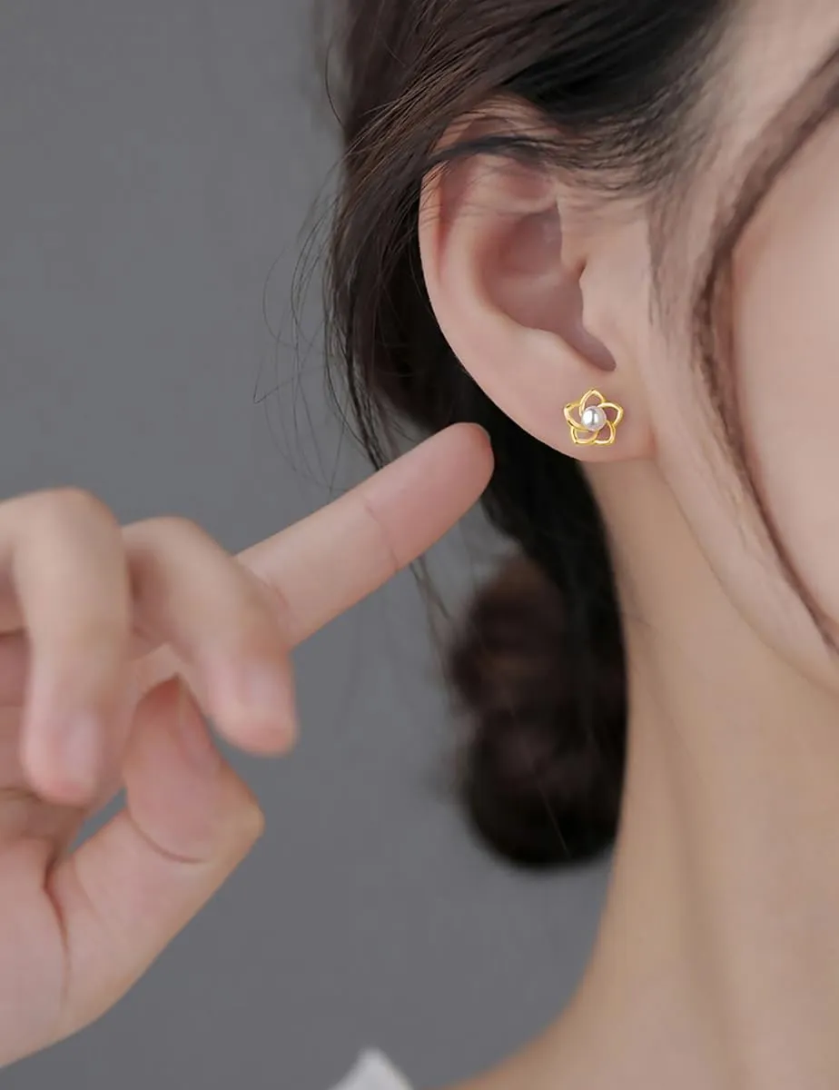 Reffeer 925 Sterling Silver Small Pearl Flower Earrings Studs for Women Teens Unique Petite Flower Studs Earrings