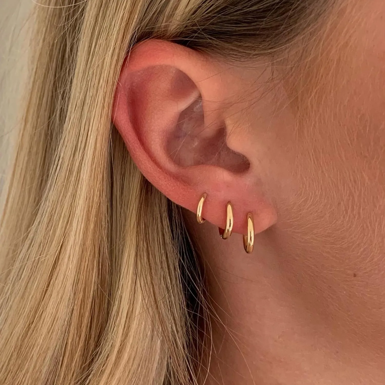 Small Hoop Earrings for Women Men 14k Real Gold Plated Huggie Hoop Earrings for Cartilage Helix Hypoallergenic Surgical Stainless Steel Earrings 6/8/10/12mm Thin Gold Hoops Set for Girls (2.0mm)