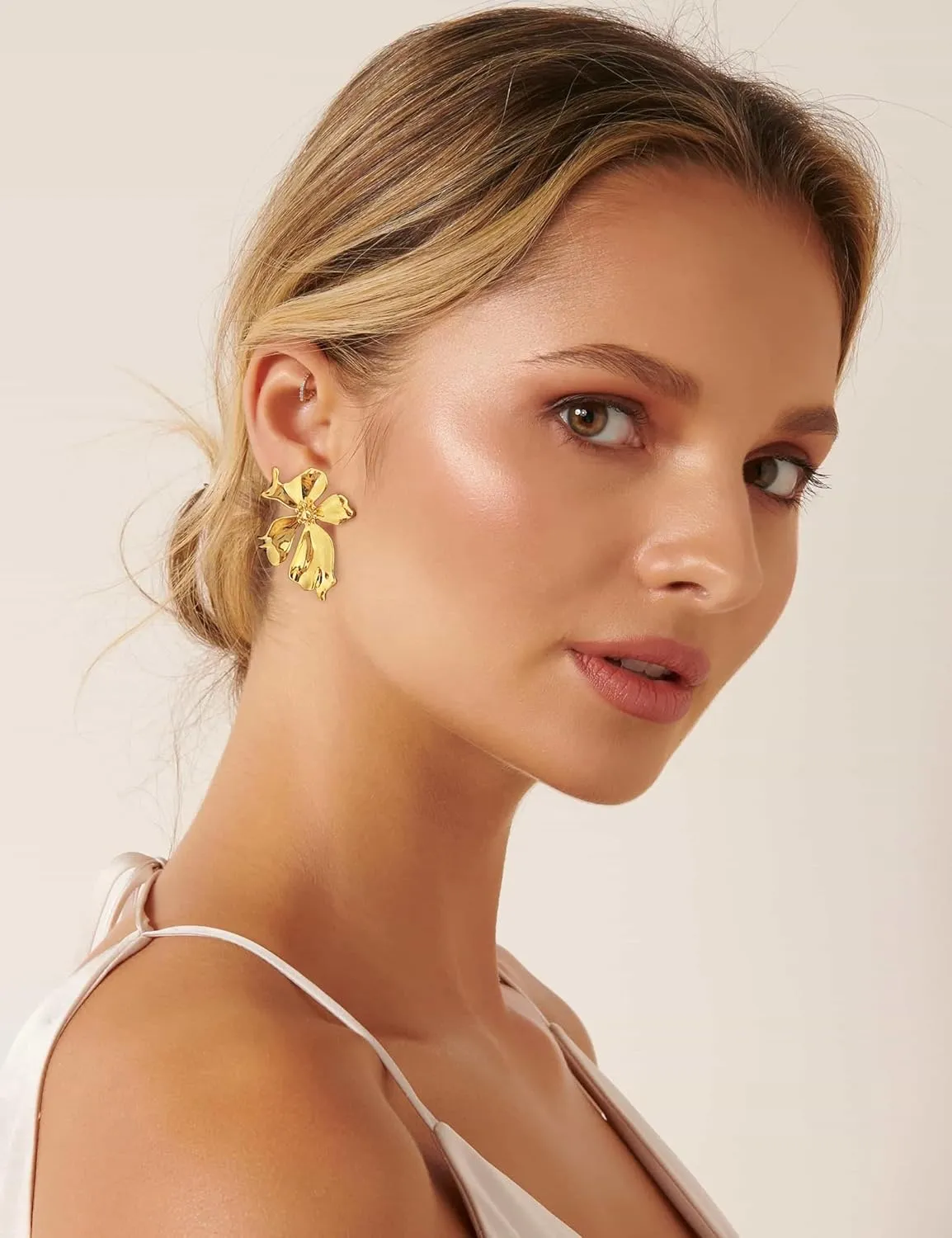 WOWORAMA Gold Statement Earrings for Women Gold Seashell Flower Earrings Boho Textured Ocean Wave Earrings Irregular Exaggerated Geometric Swirl Earrings