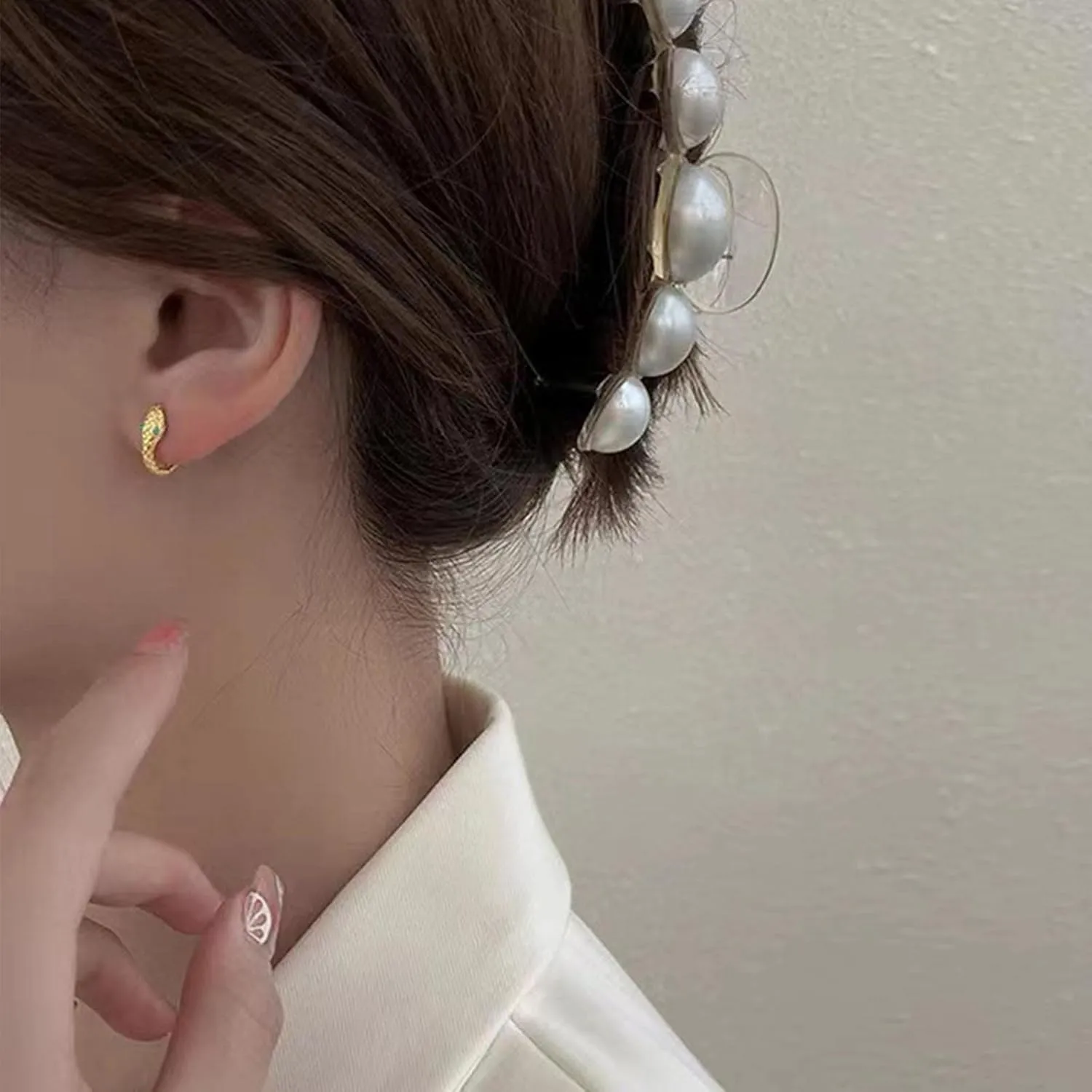 YienDoo Snake Hoop Earrings Tiny Snake Ear Cuff Gold Huggie Serpent Hoops Earrings Cool Pocket Snake Ear Jacket Statement Animal Ear Cuff Earrings Jewelry for Women